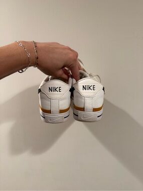 Nike Kids White & Gold Low-Top Sneakers - Youth